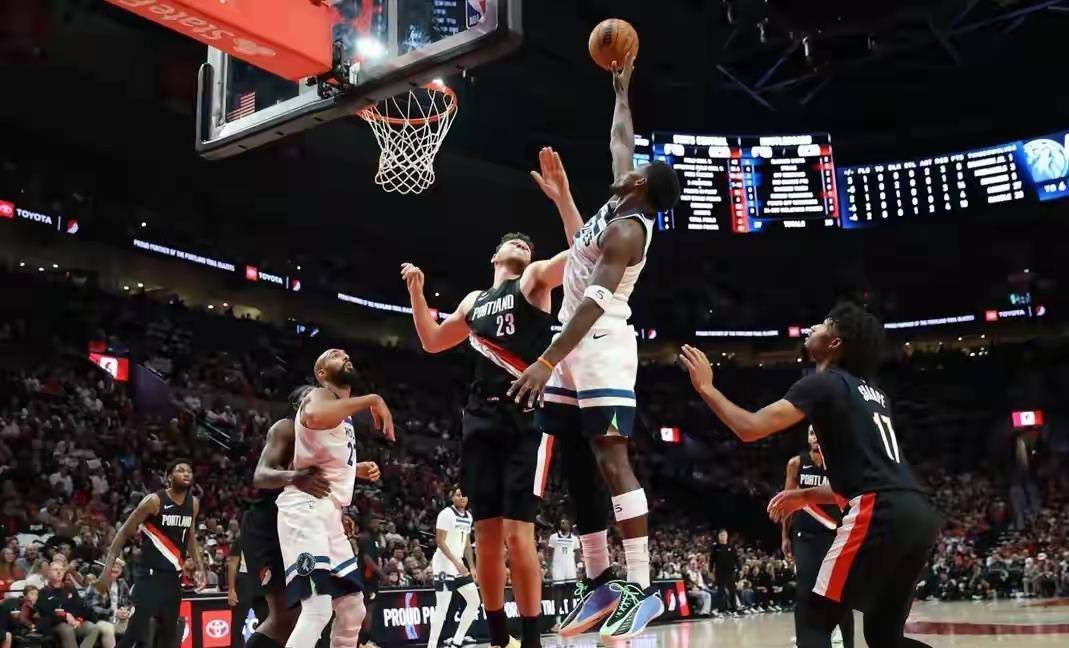 APP下载包含波特兰开拓者迎NBA常规赛关键赛，赛后再遭质疑，悬念犹存，更衣室氛围转暖的词条